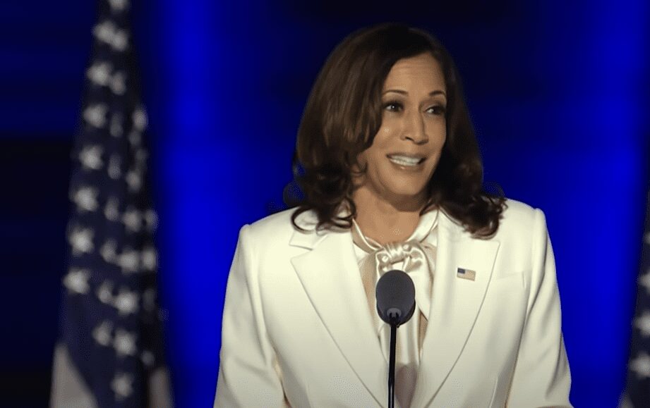 美國首位女副總統:賀錦麗